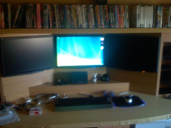 Mein Arbeitszimmer, mit einem 3 TFT Monitor System