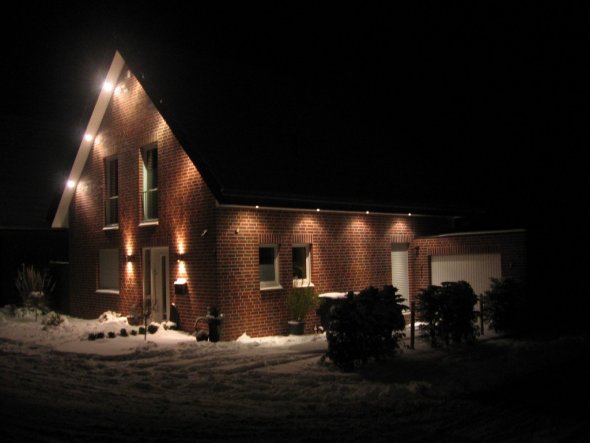 Hausfassade / Außenansichten 'Unser Haus bei Nacht'