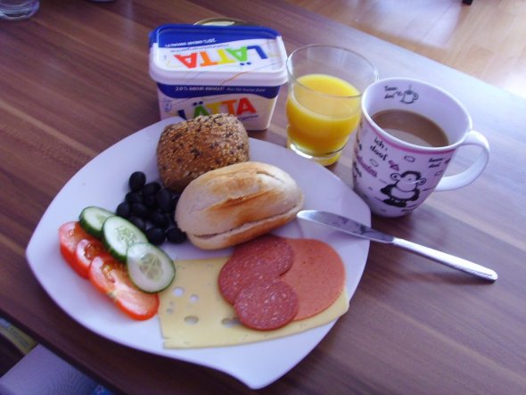 Frühstück... (sieht meistens so aus, ich nehm mir immer viel Zeit zum frühstücken)